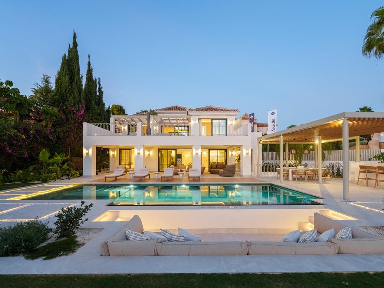 Apartment for Sale in Benahavis, Malaga 1