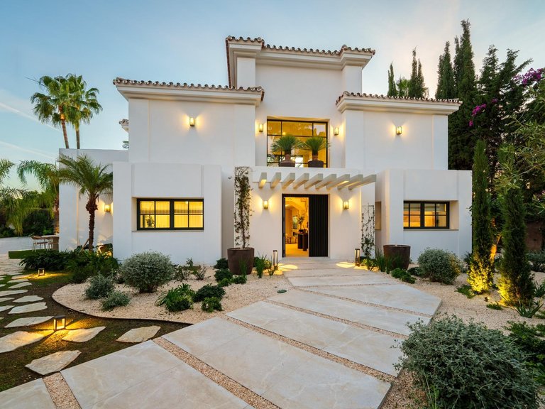 Apartment for Sale in Benahavis, Malaga 43