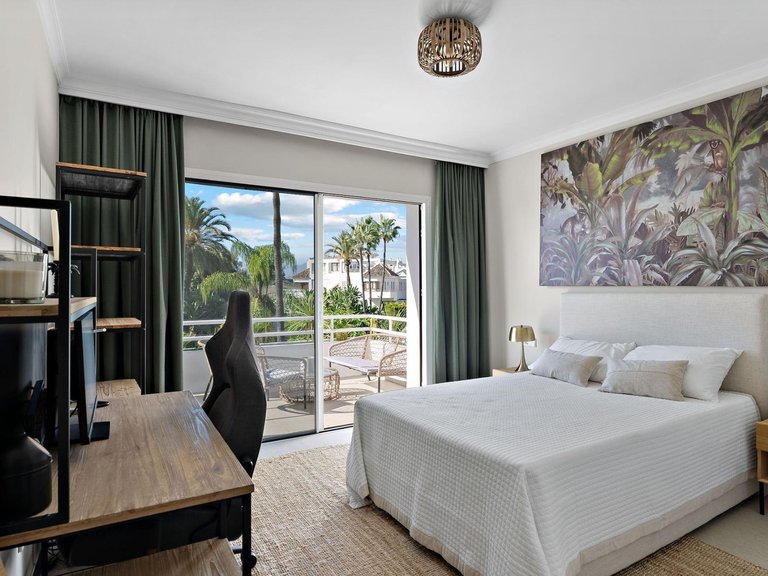 Town House for Sale in Marbella, Malaga 20