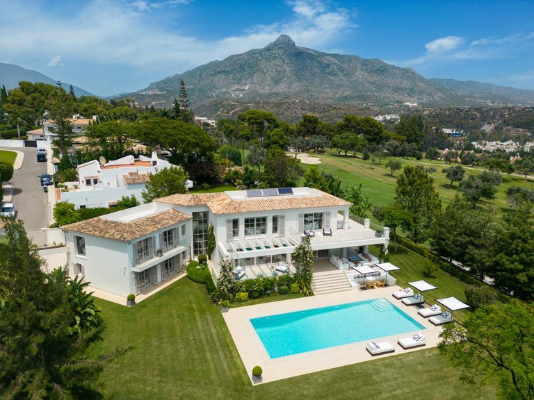 Villa for Sale in Marbella, Malaga 5