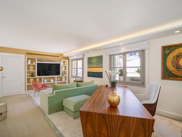 Villa for Sale in Marbella, Malaga 9