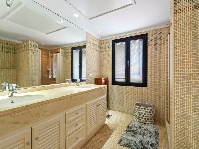 Apartment for Sale in Benahavis, Malaga 41