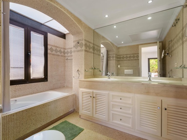 Apartment for Sale in Benahavis, Malaga 48