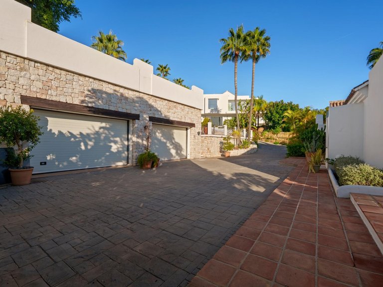 Apartment for Sale in Benahavis, Malaga 77