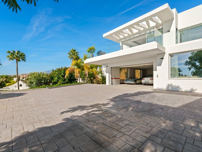 Apartment for Sale in Benahavis, Malaga 8