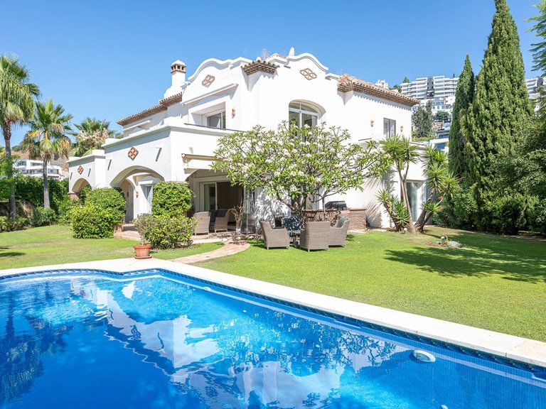Apartment for Sale in Benahavis, Malaga 1