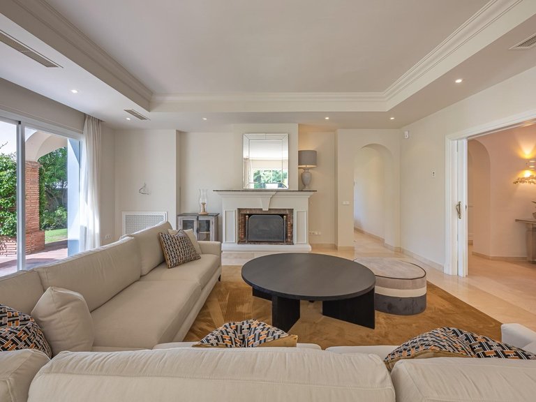 Apartment for Sale in Benahavis, Malaga 10