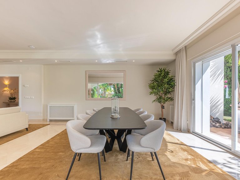 Apartment for Sale in Benahavis, Malaga 11