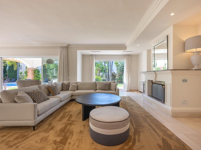 Apartment for Sale in Benahavis, Malaga 12