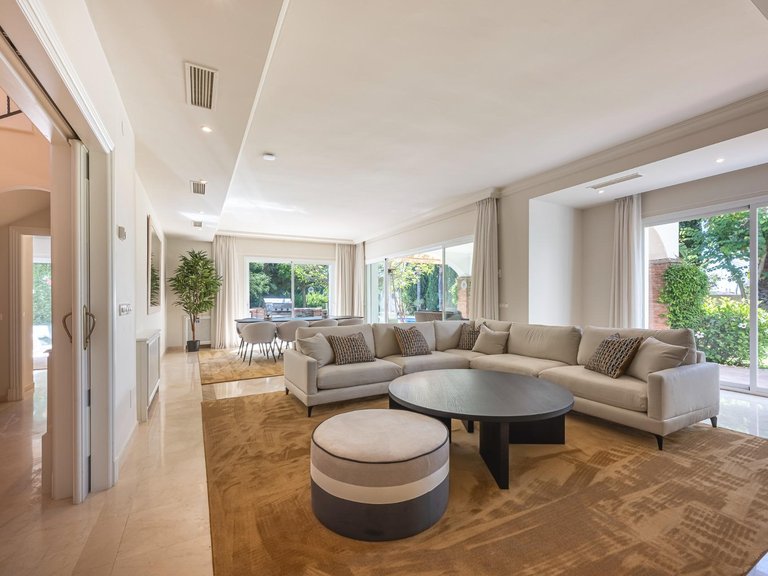 Apartment for Sale in Benahavis, Malaga 14