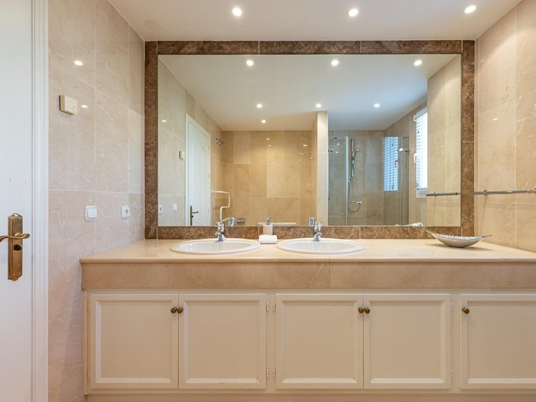 Apartment for Sale in Benahavis, Malaga 26