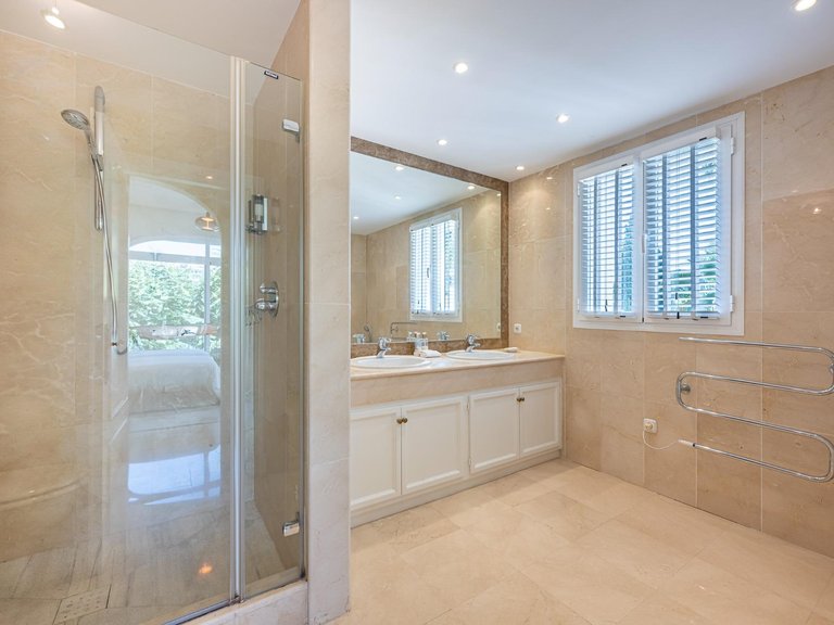 Apartment for Sale in Benahavis, Malaga 28