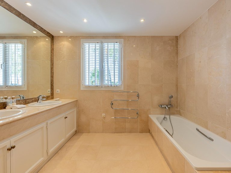 Apartment for Sale in Benahavis, Malaga 39