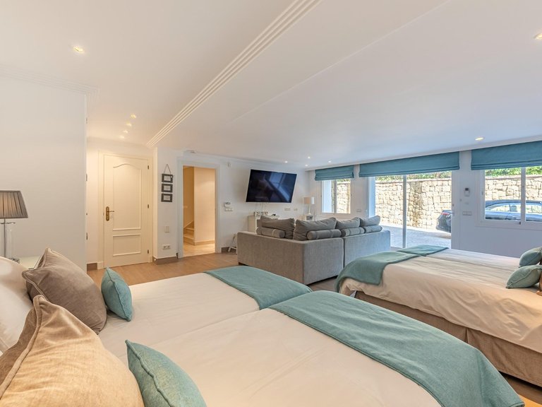 Apartment for Sale in Benahavis, Malaga 41