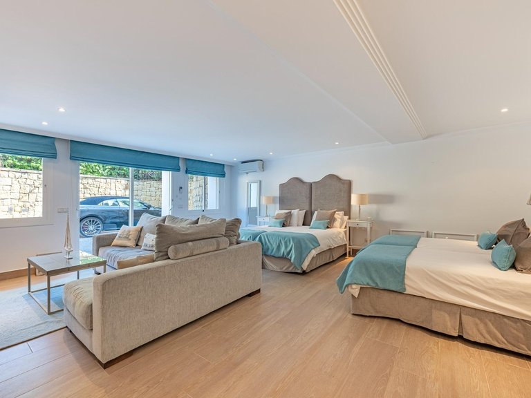 Apartment for Sale in Benahavis, Malaga 42