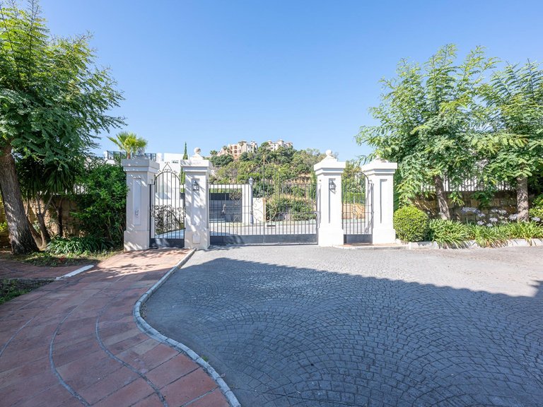 Apartment for Sale in Benahavis, Malaga 54