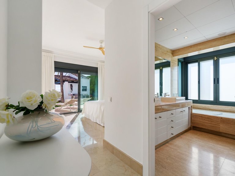Apartment for Sale in Marbella, Malaga 32
