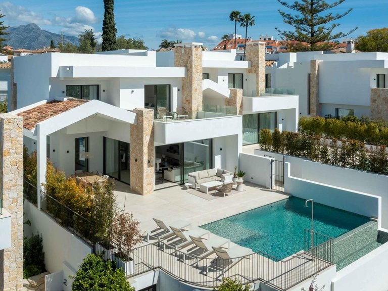 Apartment for Sale in San Pedro De Alcantara, Malaga 1