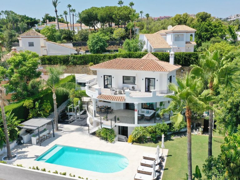 Apartment for Sale in Benahavis, Malaga 1