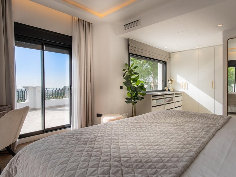 Apartment for Sale in Benahavis, Malaga 11