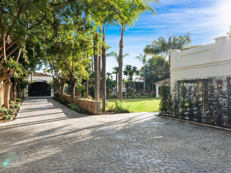 Villa for Sale in Marbella, Malaga 13