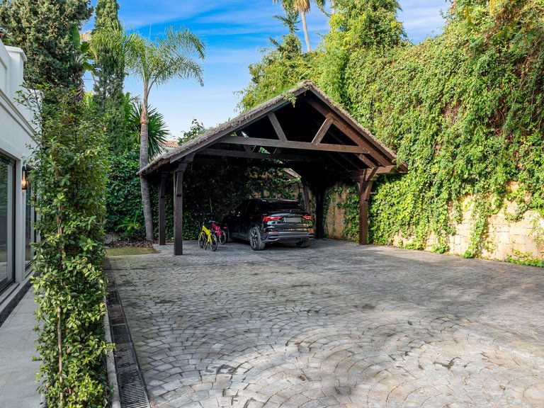 Villa for Sale in Marbella, Malaga 32