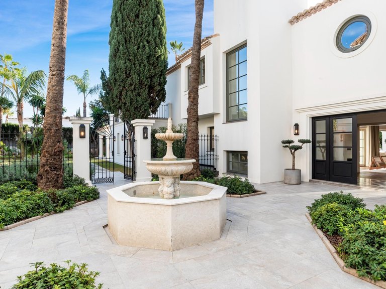 Villa for Sale in Marbella, Malaga 37