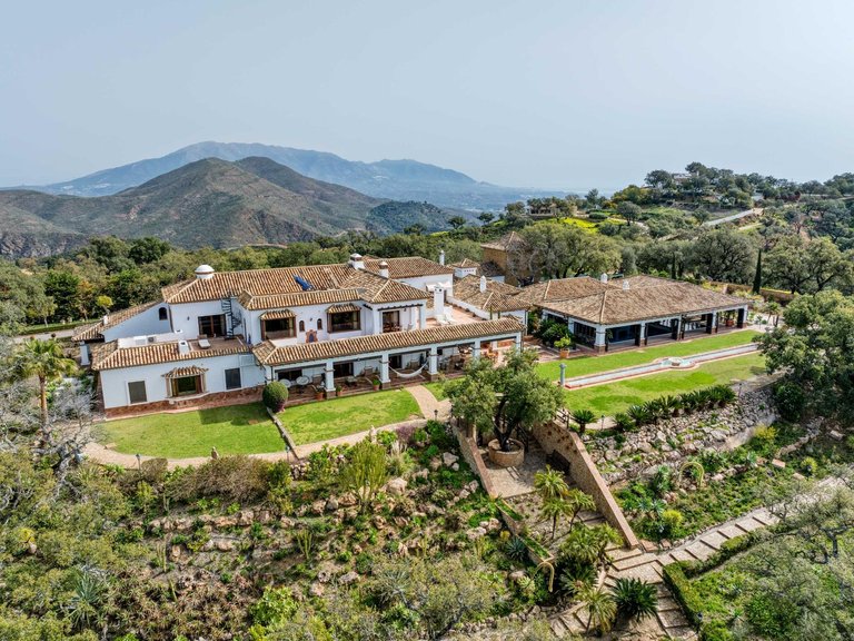 Villa for Sale in Ojen, Malaga 3