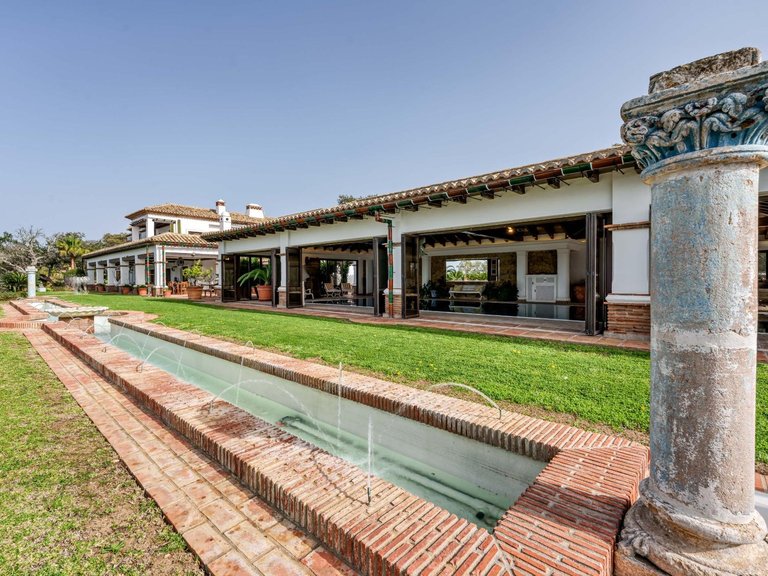 Villa for Sale in Ojen, Malaga 31