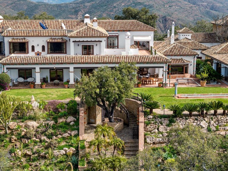 Villa for Sale in Ojen, Malaga 4