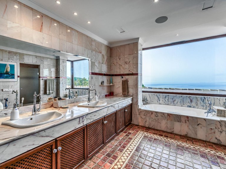 Villa for Sale in Ojen, Malaga 45