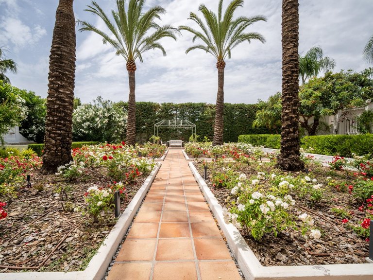 Villa for Sale in Marbella, Malaga 25