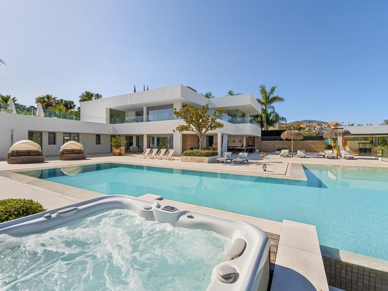 Villa for Sale in Marbella, Malaga 4