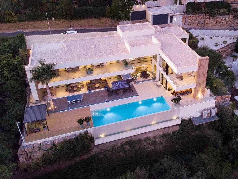Apartment for Sale in Benahavis, Malaga 1