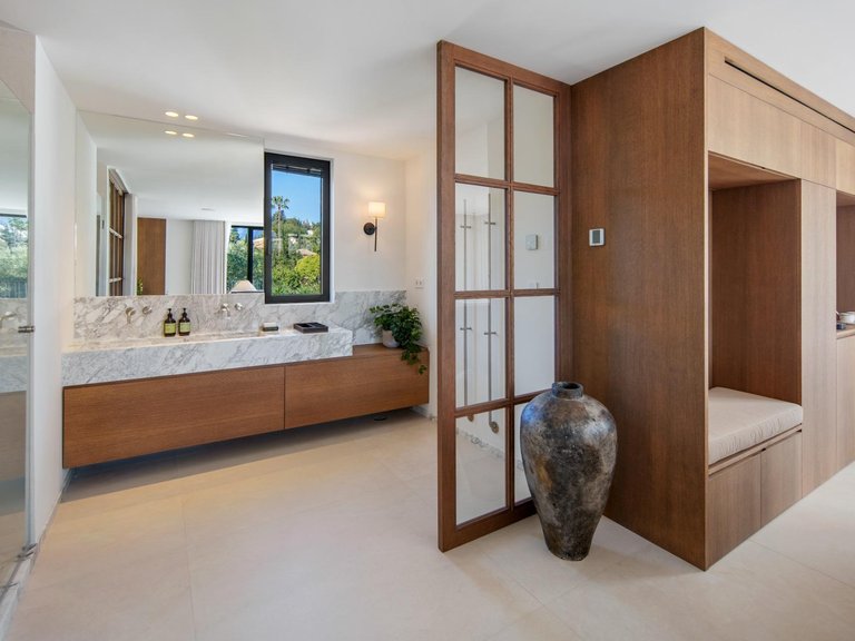Apartment for Sale in Marbella, Malaga 25