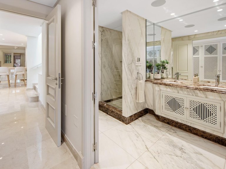 Apartment for Sale in Marbella, Malaga 24