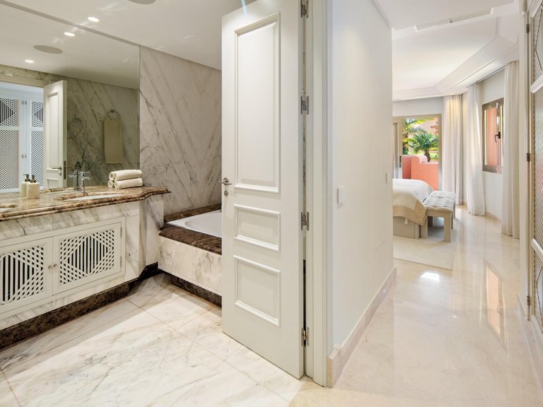 Apartment for Sale in Marbella, Malaga 31