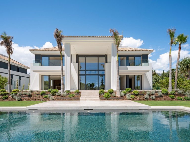 Villa for Sale in Marbella, Malaga 1