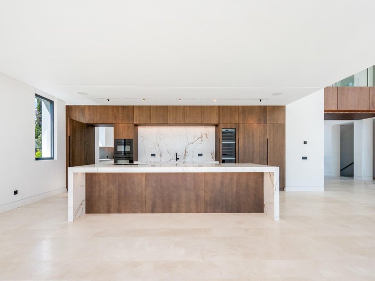 Villa for Sale in Marbella, Malaga 24
