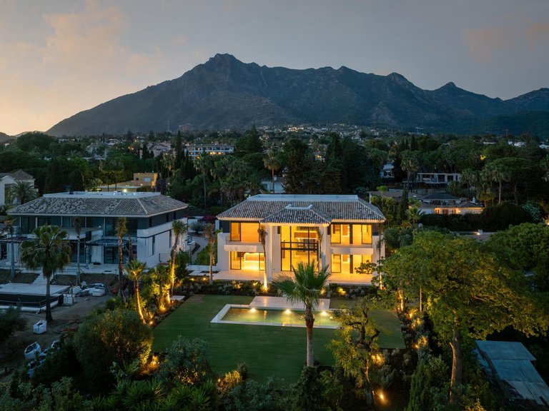 Villa for Sale in Marbella, Malaga 35