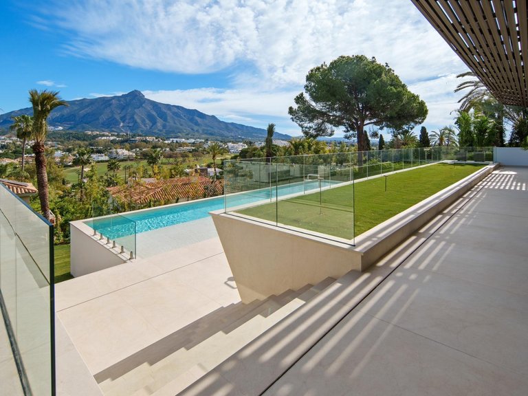 Villa for Sale in Marbella, Malaga 35