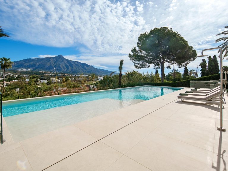 Villa for Sale in Marbella, Malaga 36