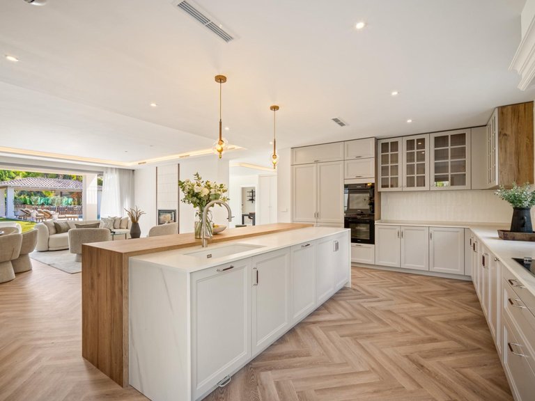 Apartment for Sale in Benahavis, Malaga 11