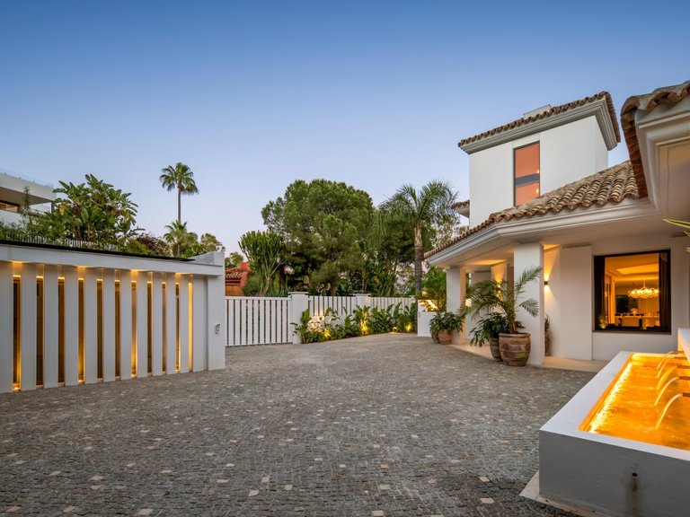 Villa for Sale in Benahavis, Malaga 39