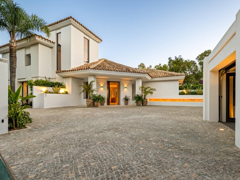 Villa for Sale in Benahavis, Malaga 4
