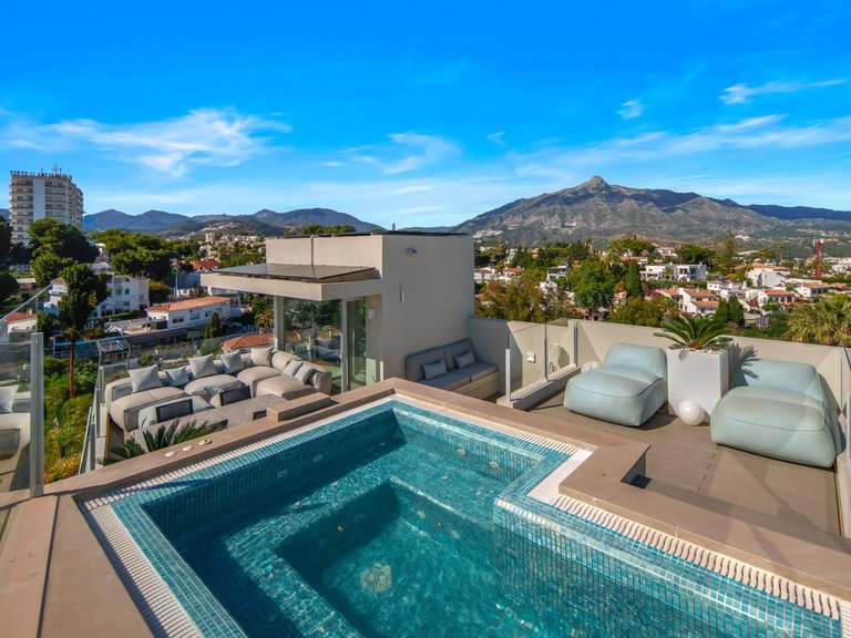 Villa for Sale in Marbella, Malaga 43