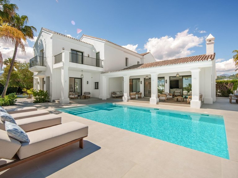 Villa for Sale in Benahavis, Malaga 1