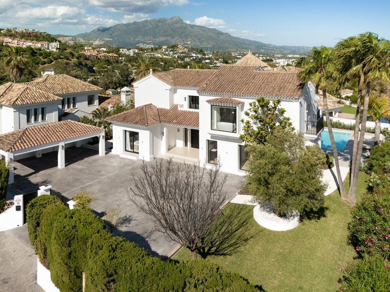 Villa for Sale in Benahavis, Malaga 5
