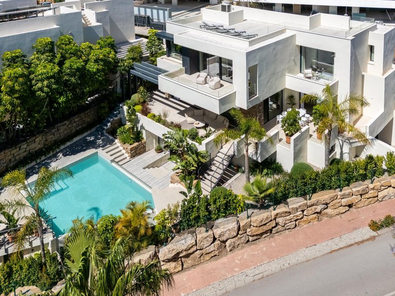 Villa for Sale in Estepona, Malaga 1