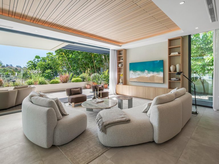Villa for Sale in Estepona, Malaga 12